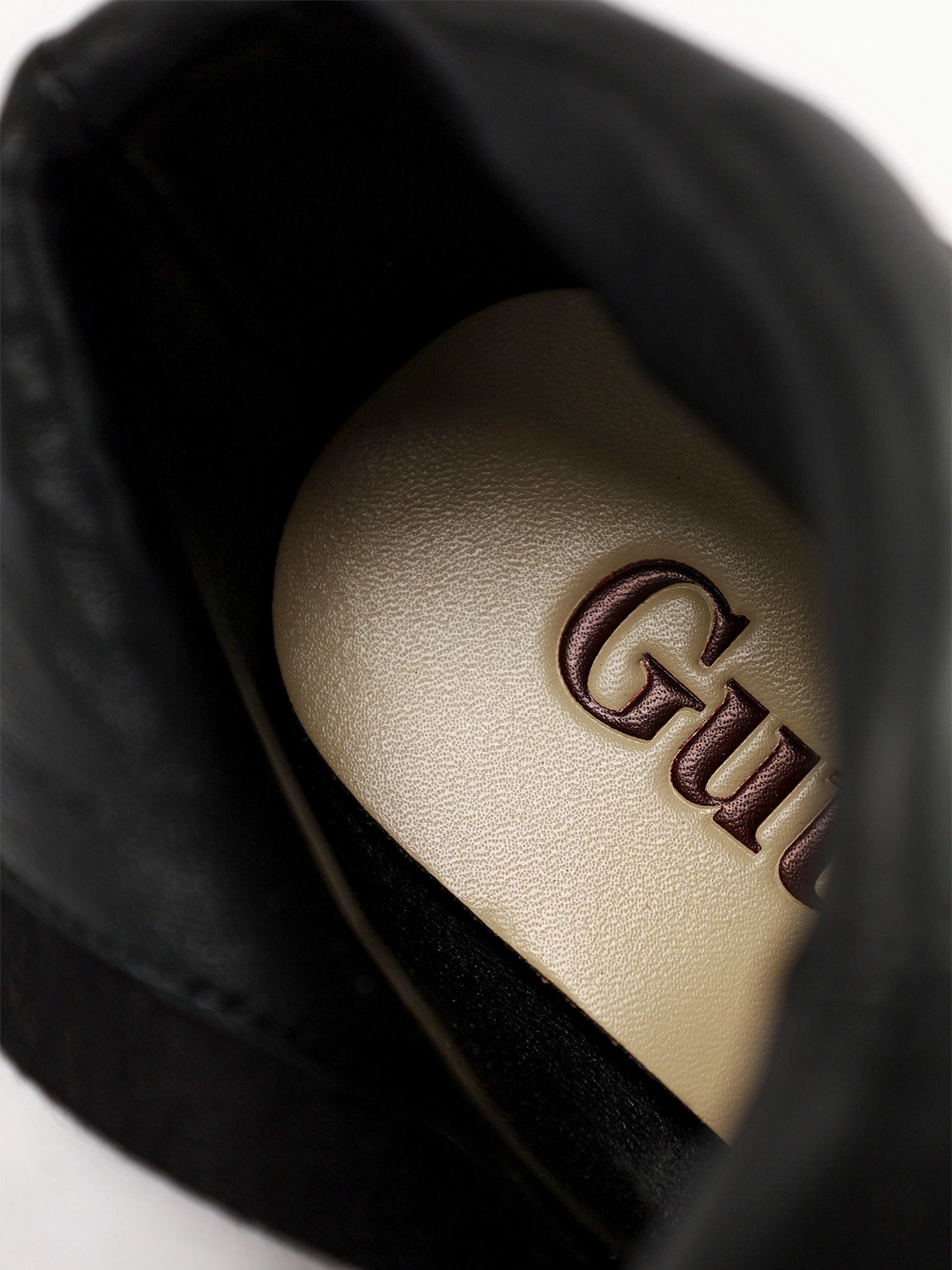 Ботильоны черного цвета на высоком каблуке